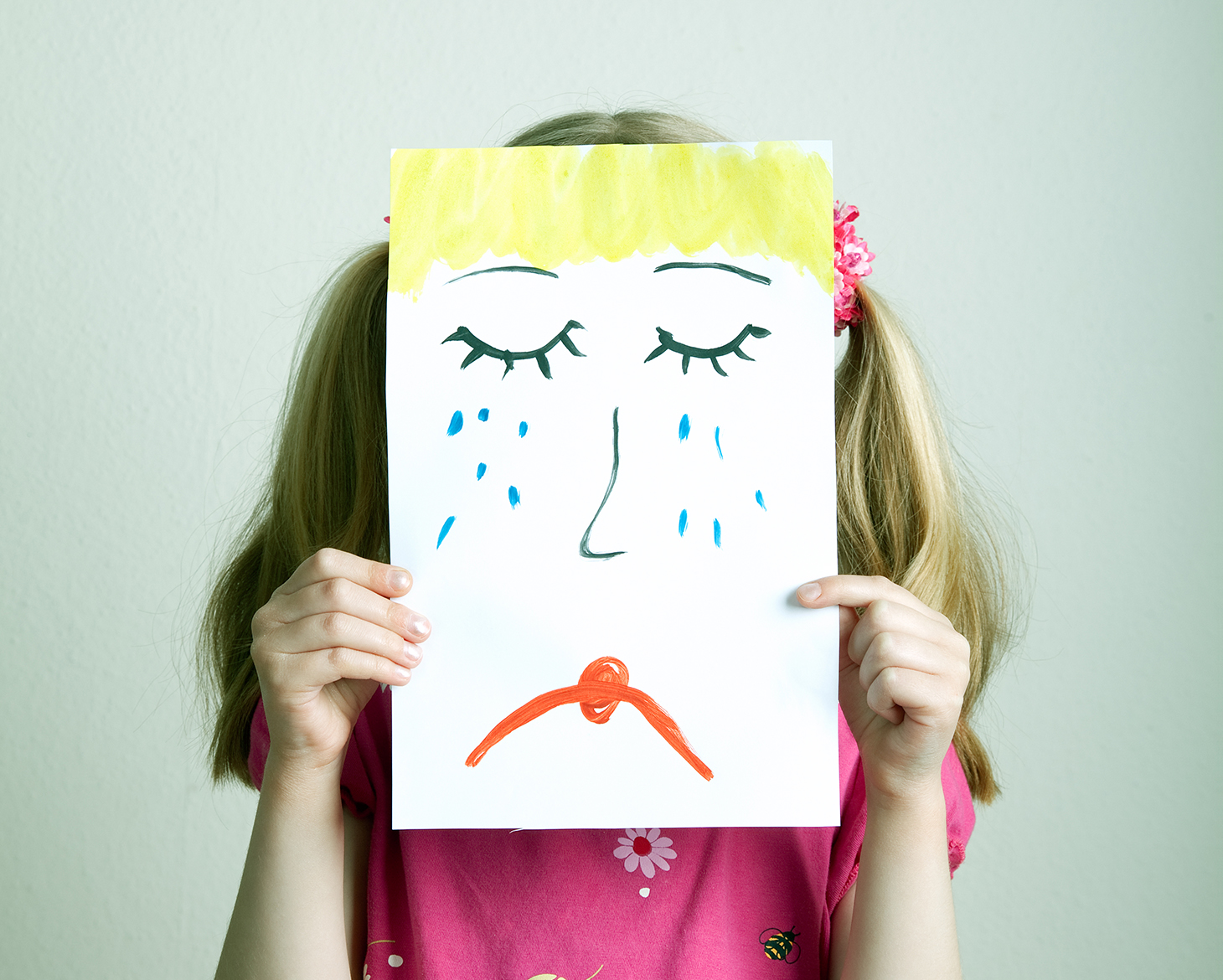 Bei Kindern verläuft Trauer in Schüben oder Wellen. Sie sind nicht immer nur traurig. Vieles verarbeiten sie auch im Spiel. Foto: Nailia Schwarz, stock.adobe.com