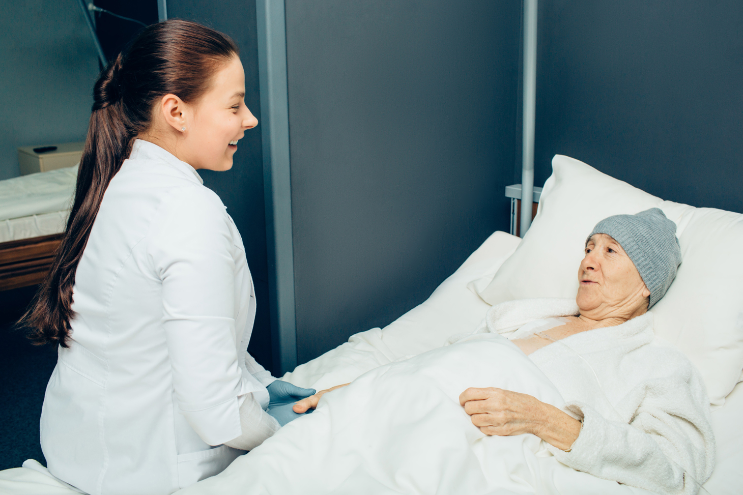 Damit eine bestmögliche Versorgung der Patienten gewährleistet ist, wird der Personalschlüssel auf Palliativstationen meist höher angesetzt als in anderen Abteilungen.